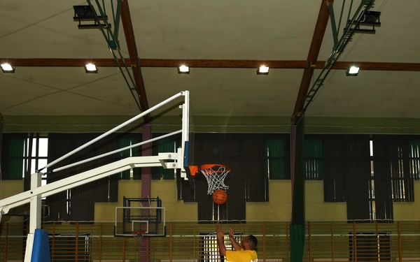 NSF Redzikowo Sailors play basketball with students