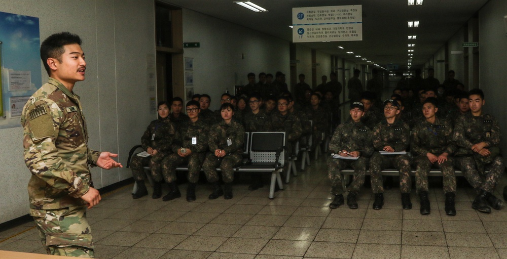 210th FA BDE provides inital CLS training to 5th ROKA ID Soldiers