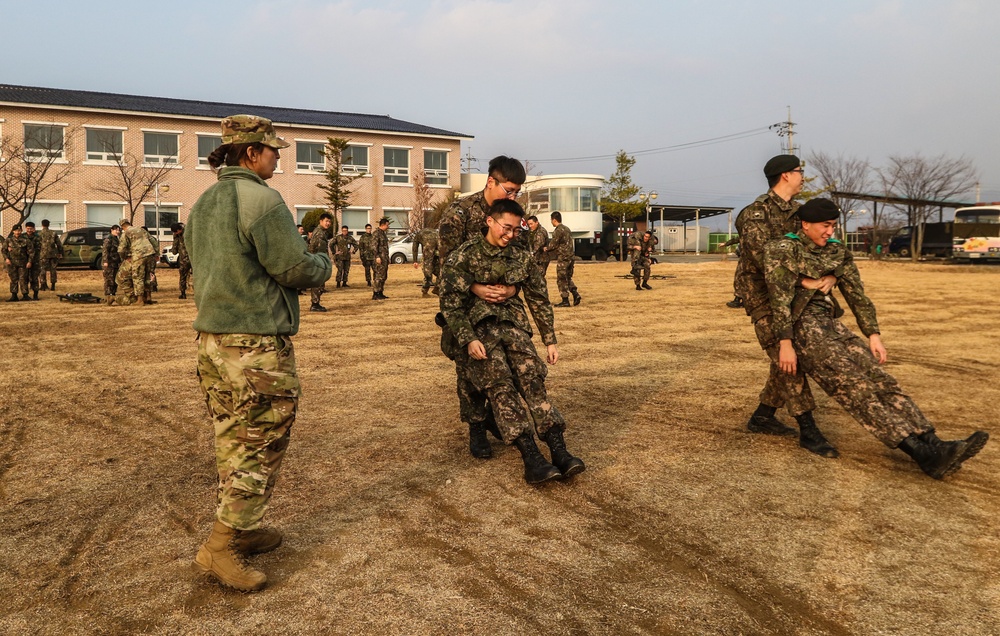 210th FA BDE provides inital CLS training to 5th ROKA ID Soldiers