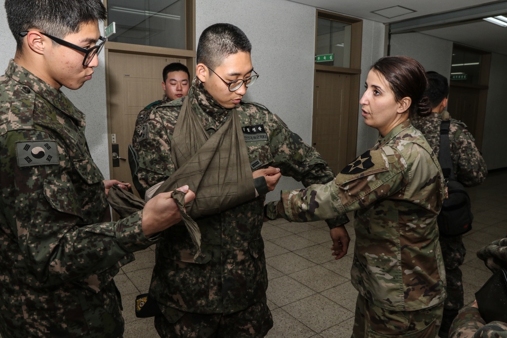 210th FA BDE provides inital CLS training to 5th ROKA ID Soldiers