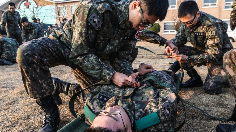210th FA BDE provides inital CLS training to 5th ROKA ID Soldiers