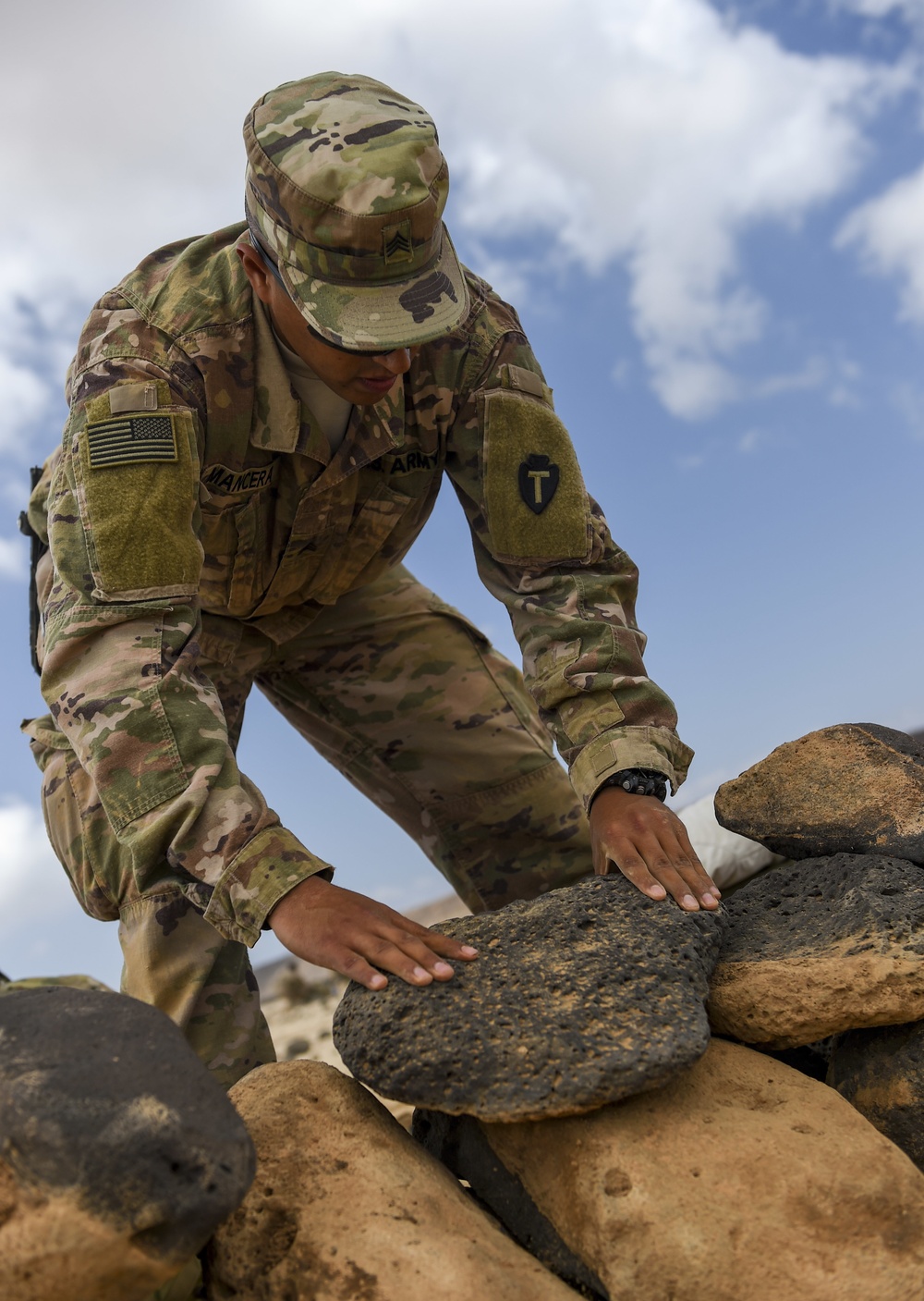 US service members hunker down for French Desert Commando Course