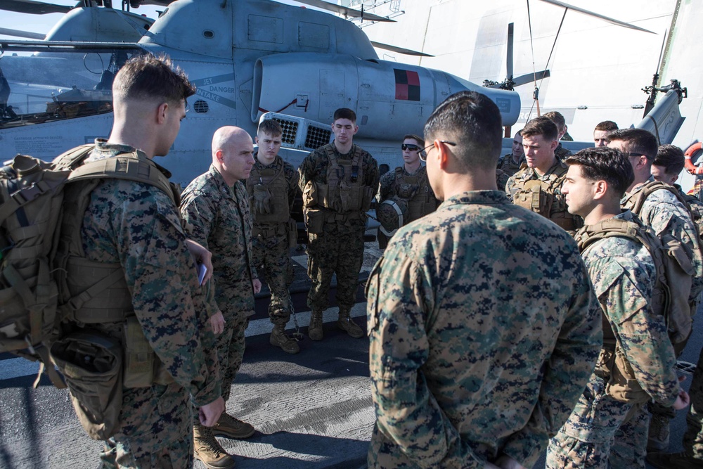 26 MEU, Arriving: 26th MEU CO Visits USS New York (LPD 21)