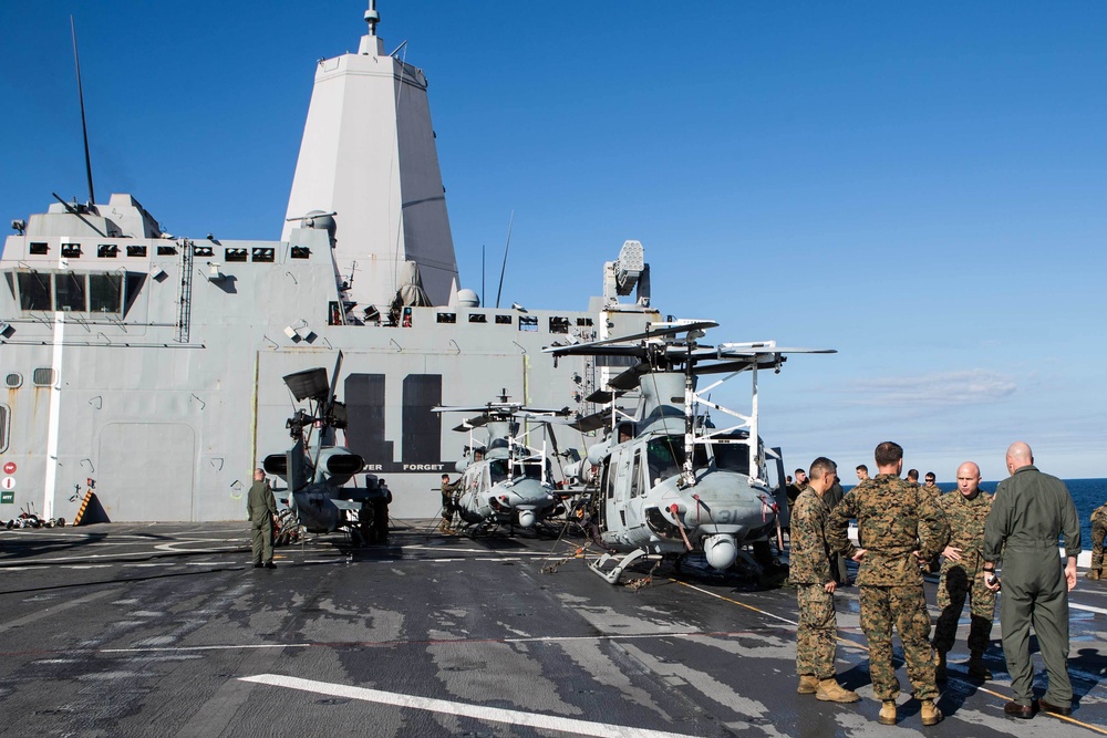 26 MEU, Arriving: 26th MEU CO Visits USS New York (LPD 21)