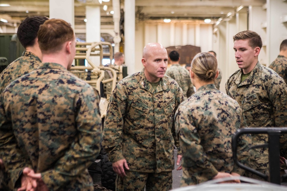 26 MEU, Arriving: 26th MEU CO Visits USS New York (LPD 21)