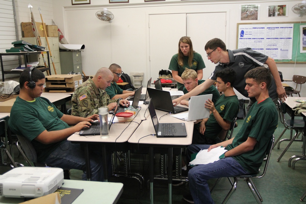 Det. Hawaii, 782d MI BN teaches cybersecurity to JROTC cadets