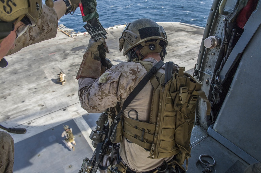 15th MEU Maritime Raid Force conducts fast rope rehearsal