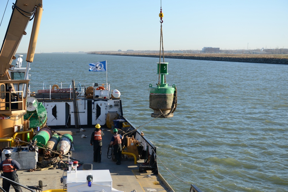 USCGC Bristol Bay conducts Operation Fall Retrieve in Cleveland Harbor