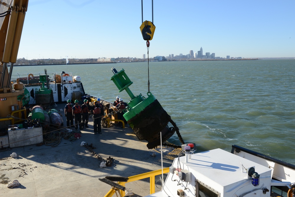 USCGC Bristol Bay conducts Operation Fall Retrieve in Cleveland Harbor