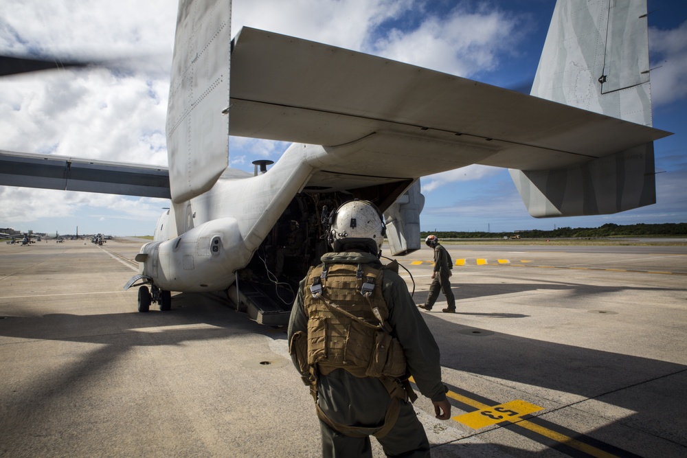 Marines fast rope with a MV-22B Osprey in Okinawa