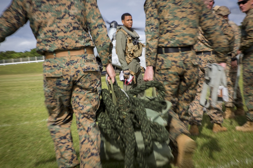 Marines fast rope with a MV-22B Osprey in Okinawa