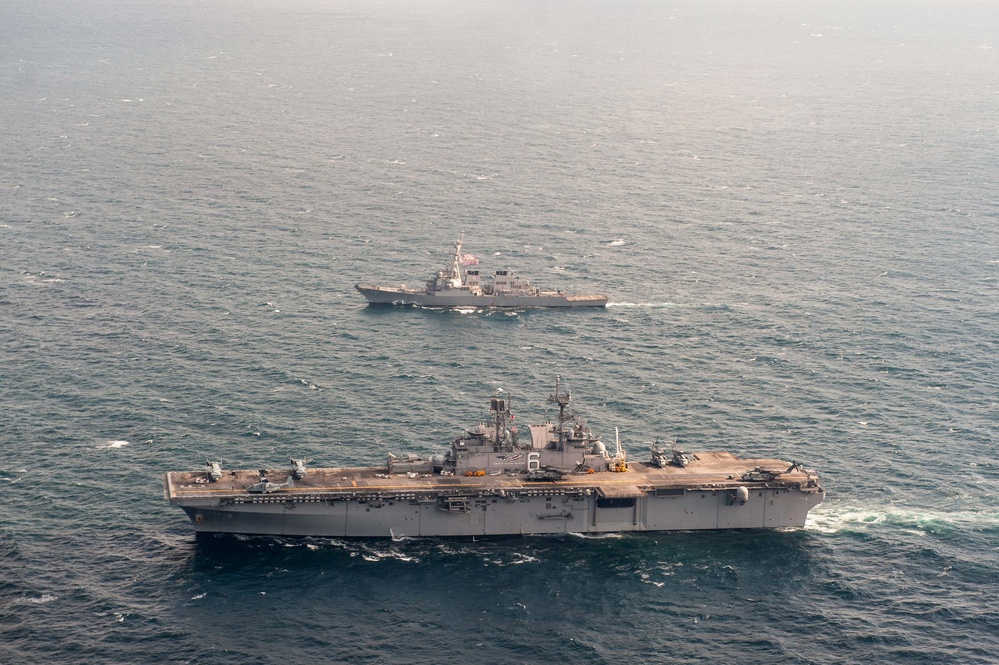 USS America, USS Hopper, HMAS Warramunga participate in Photo exercise
