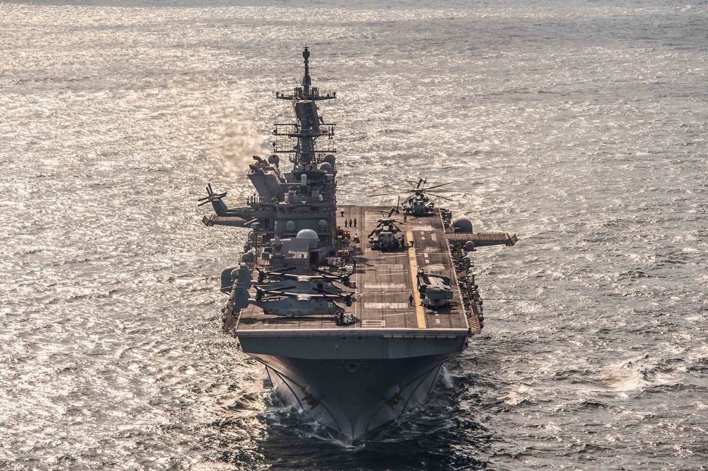 USS America, USS Hopper, HMAS Warramunga participate in Photo exercise