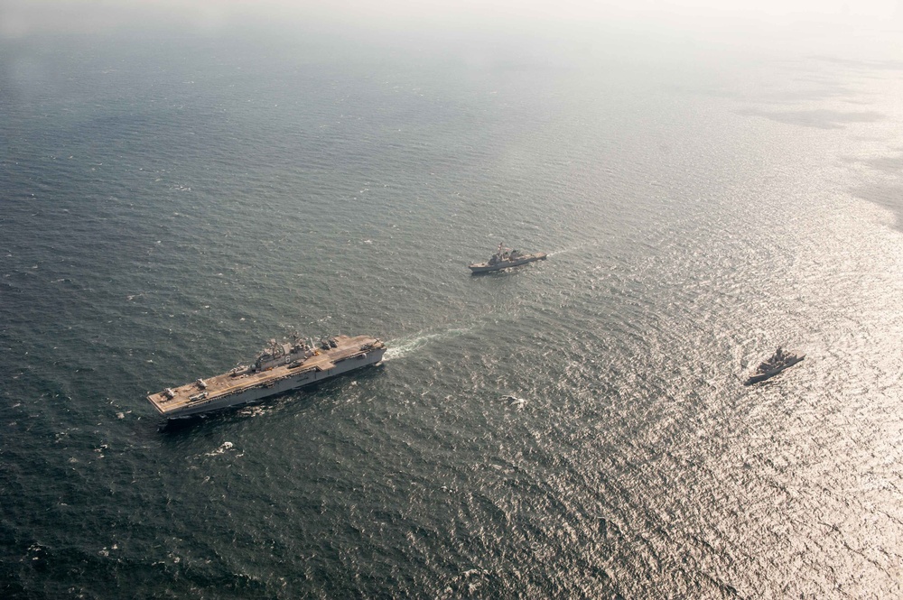 USS America, USS Hopper, HMAS Warramunga participate in Photo exercise