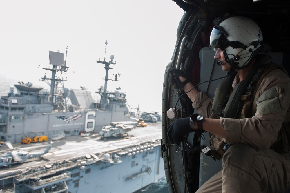 USS America, USS Hopper, HMAS Warramunga participate in Photo exercise