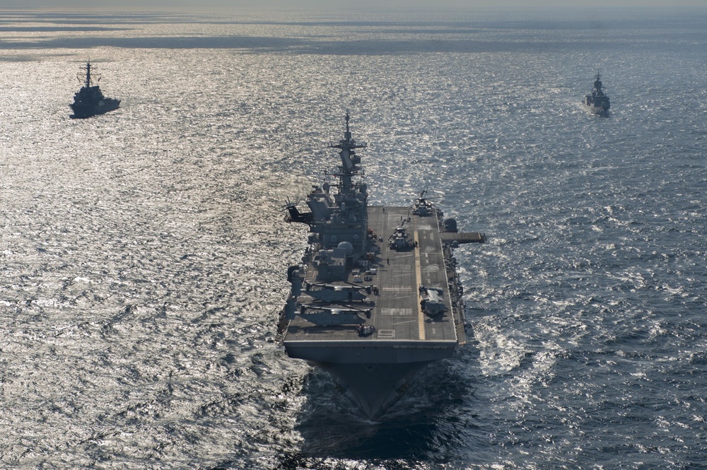 USS America, USS Hopper, HMAS Warramunga participate in Photo exercise