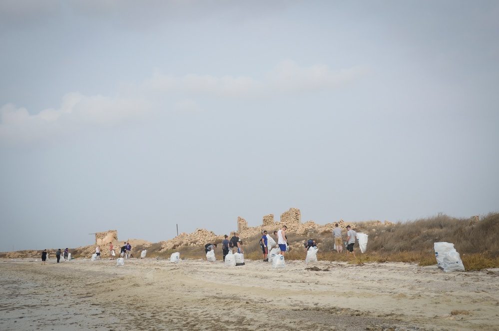 Airmen Clean Up Beach in Qatar