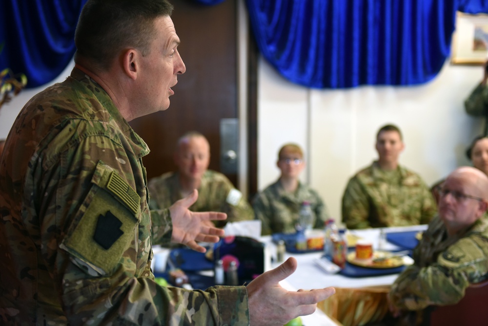 Gen Lengyel and CSM Kepner Thanksgiving troop visits