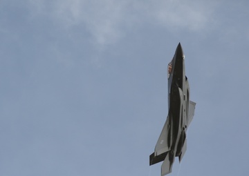 USAF F35’s train at the National Training Center