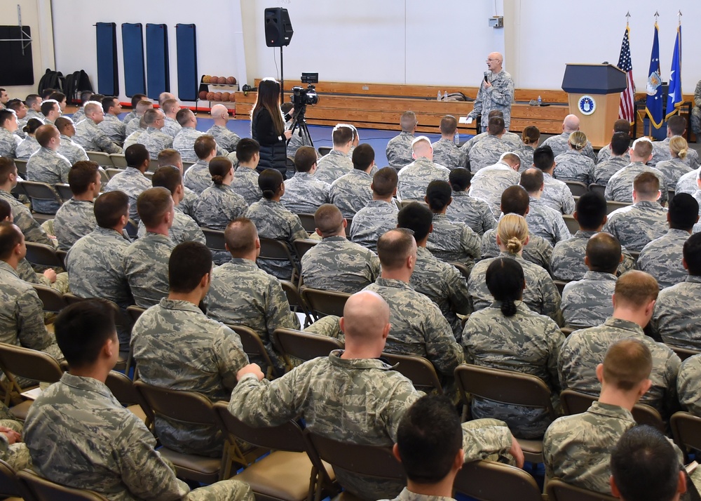 Lt Gen Arnold Bunch Speaks to Airmen of SMC