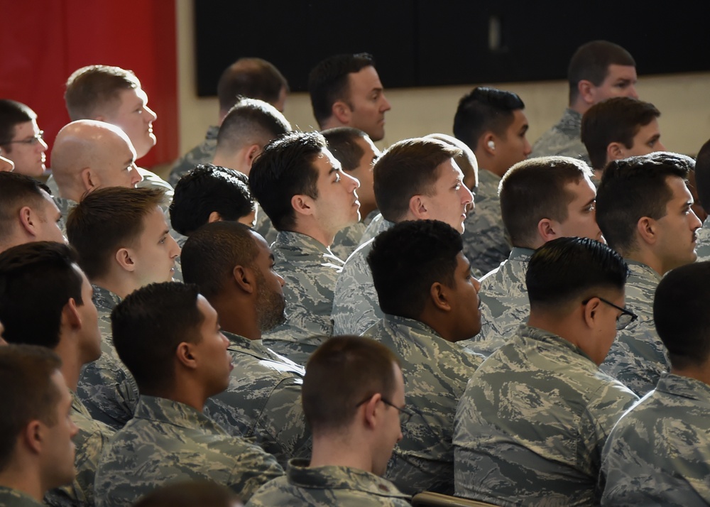 Lt Gen Arnold Bunch Speaks to Airmen of SMC