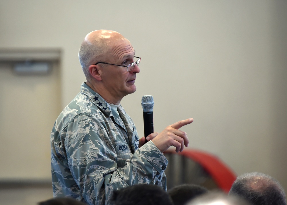 Lt Gen Arnold Bunch Speaks to Airmen of SMC