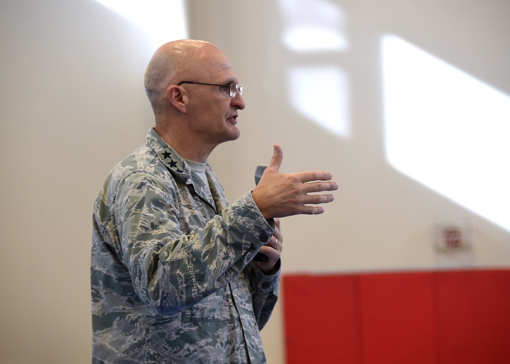Lt Gen Arnold Bunch Speaks to Airmen of SMC