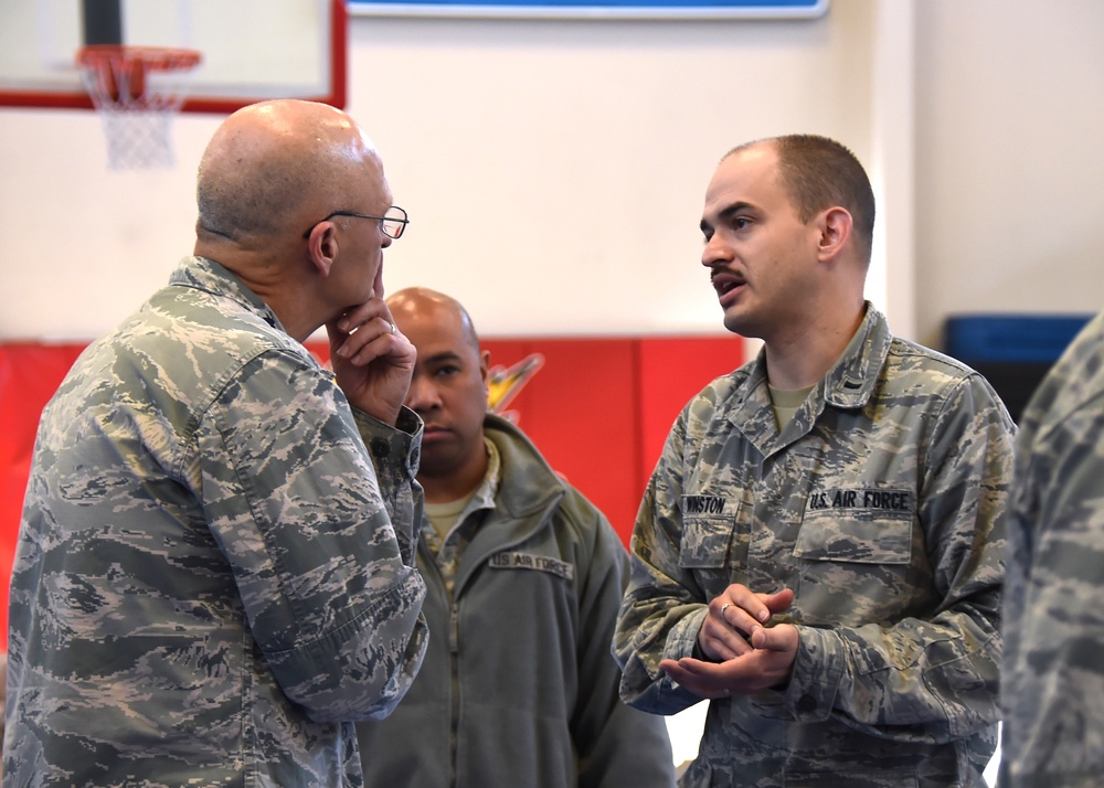 Lt Gen Arnold Bunch Speaks to Airmen of SMC