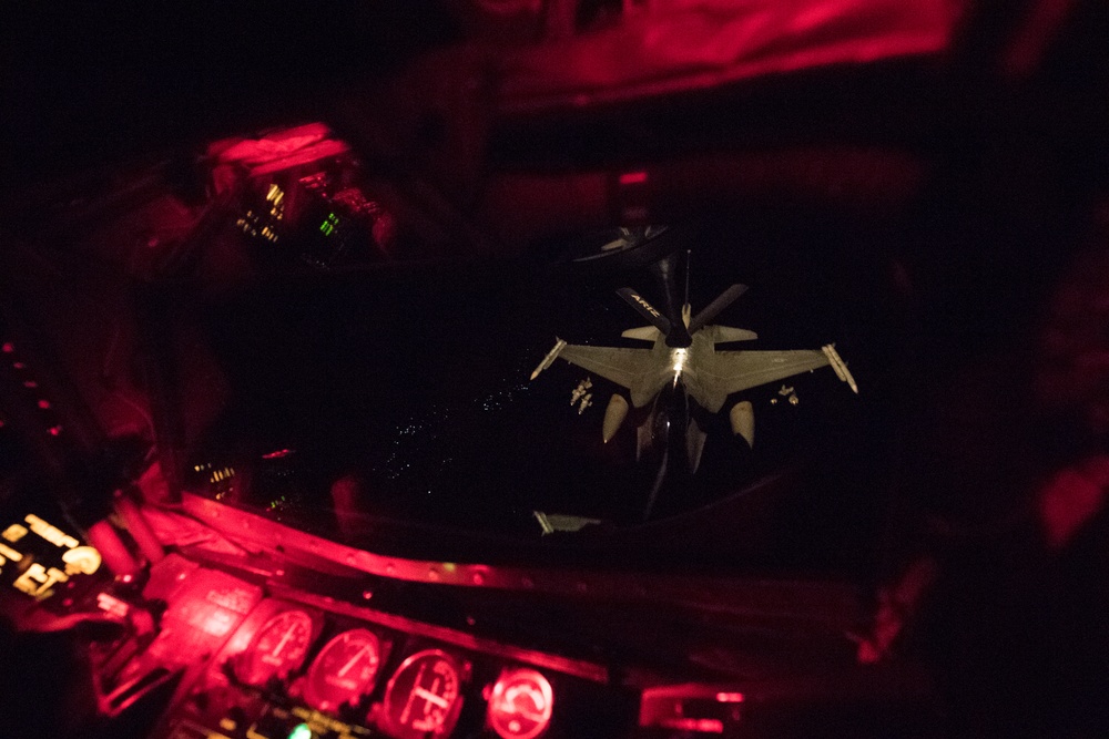 340th Expeditionary Air Refueling Squadron refuels F-16s over Syria