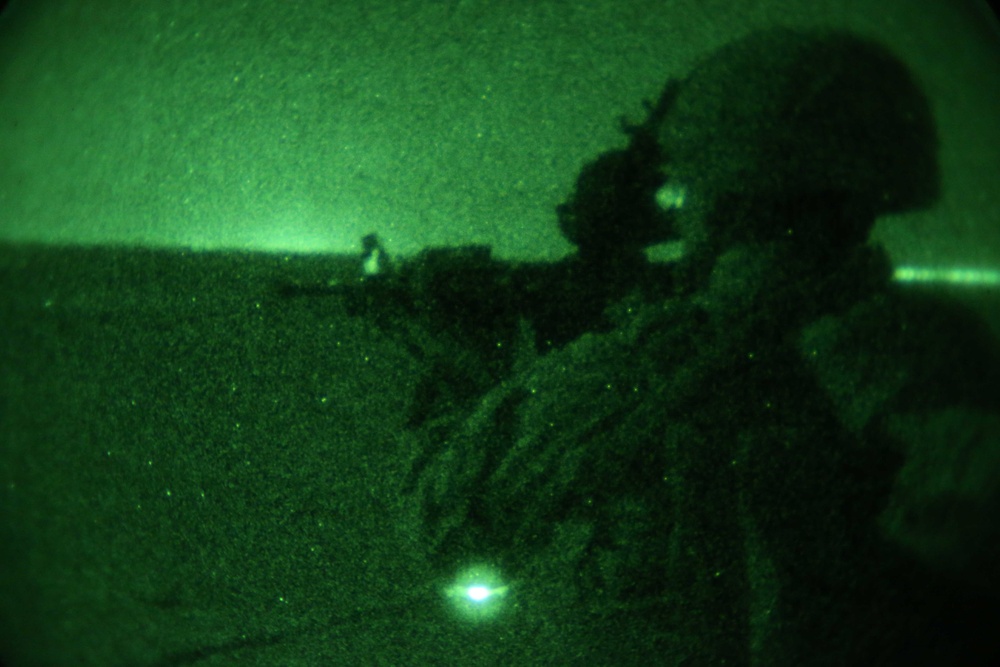 15th MEU's Battalion Landing Team conducts low-light marksmanship during Iron Magic 2018