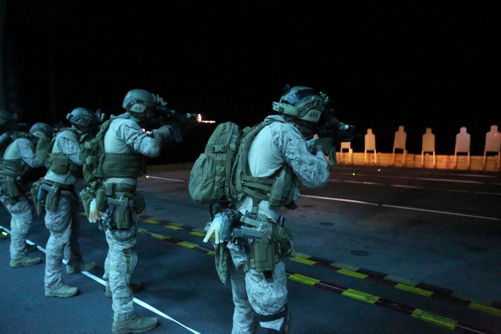 15th MEU's Maritime Raid Force conducts deck shoot