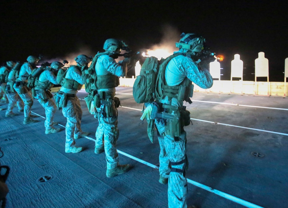15th MEU's Maritime Raid Force conducts deck shoot