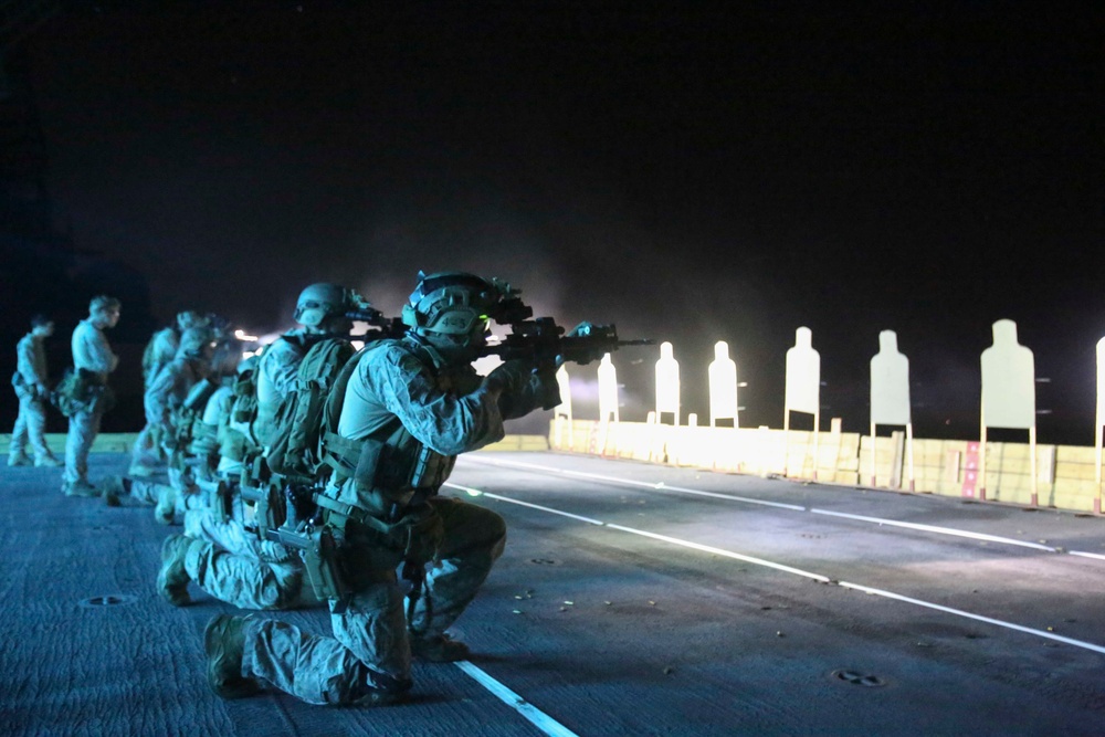 15th MEU's Maritime Raid Force conducts deck shoot