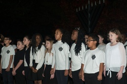 Tree lighting brings together Team Shaw