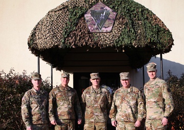 INSCOM commanding general visits 704th Military Intelligence Brigade