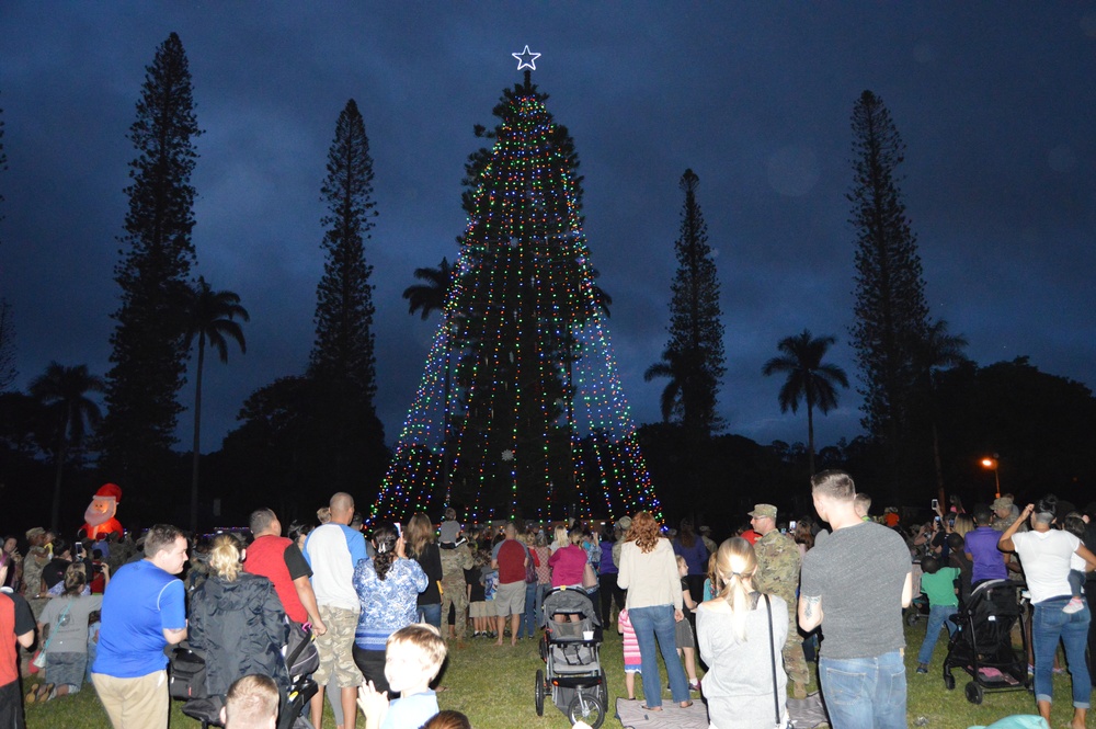 Army community celebrates Schofield tree lighting