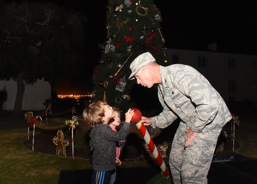 HolidayTree Lighting