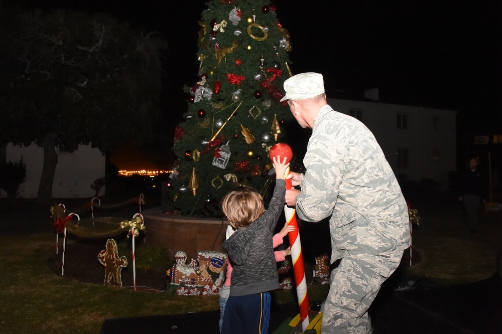 HolidayTree Lighting