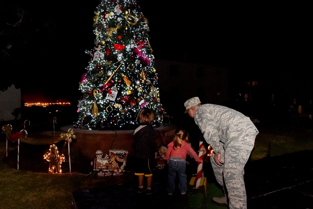 HolidayTree Lighting