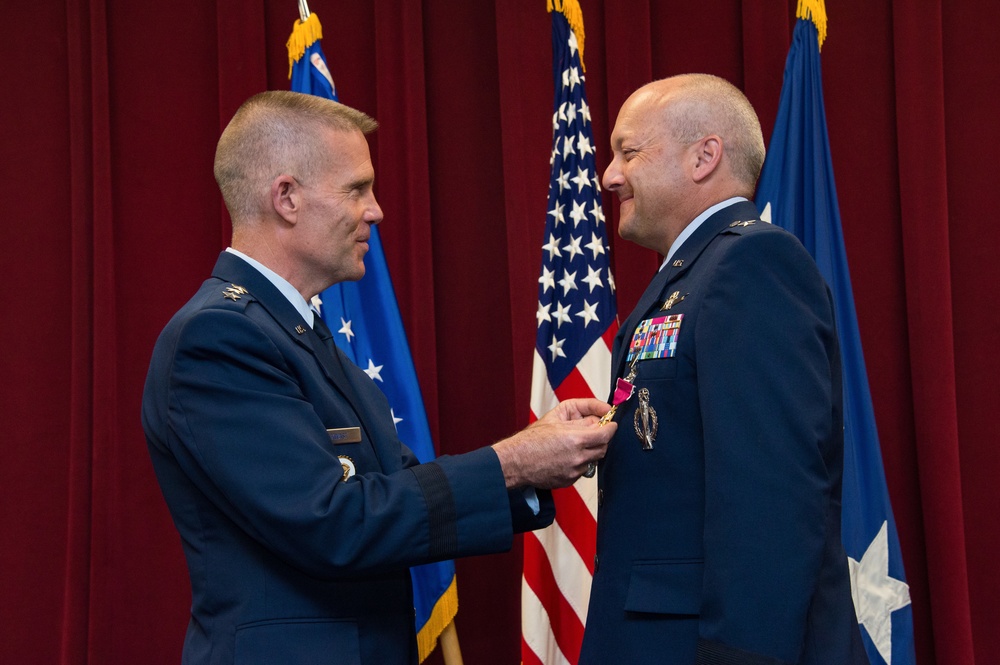 Gen Kwast presents LOM