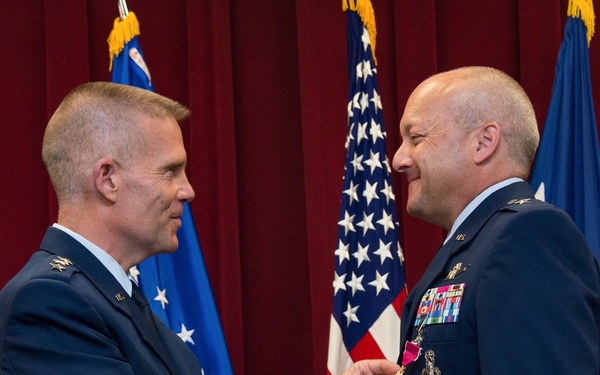 Gen Kwast presents LOM