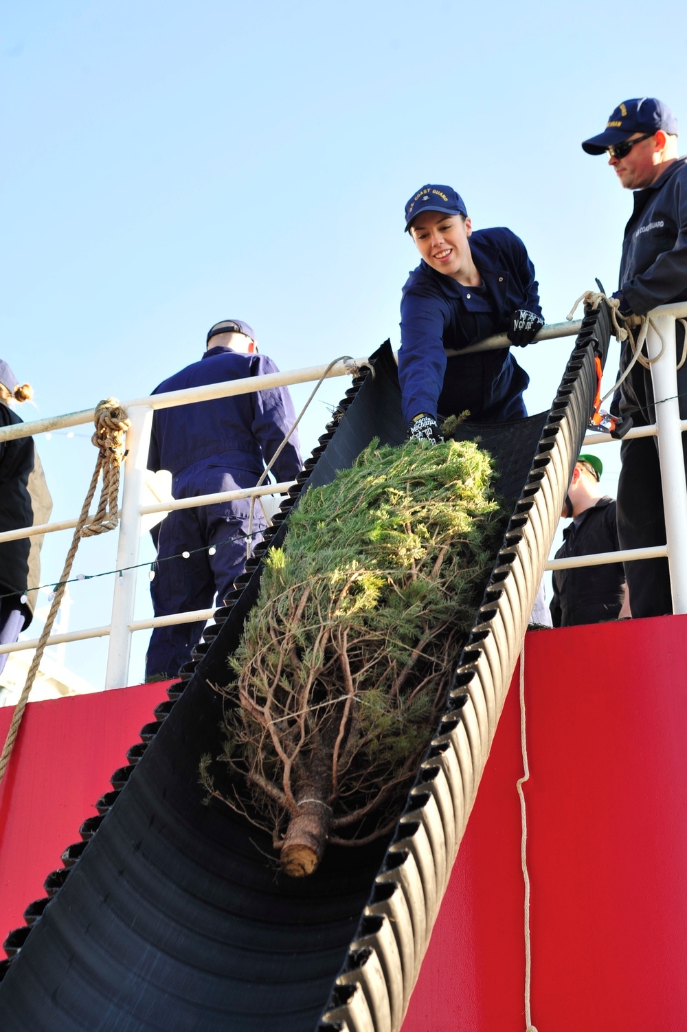 Coast Guard Cutter Mackinaw helps reenact Chicago tradition