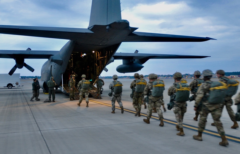 DVIDS - Images - Army paratroopers gather at Green Ramp in Ft. Bragg, N ...