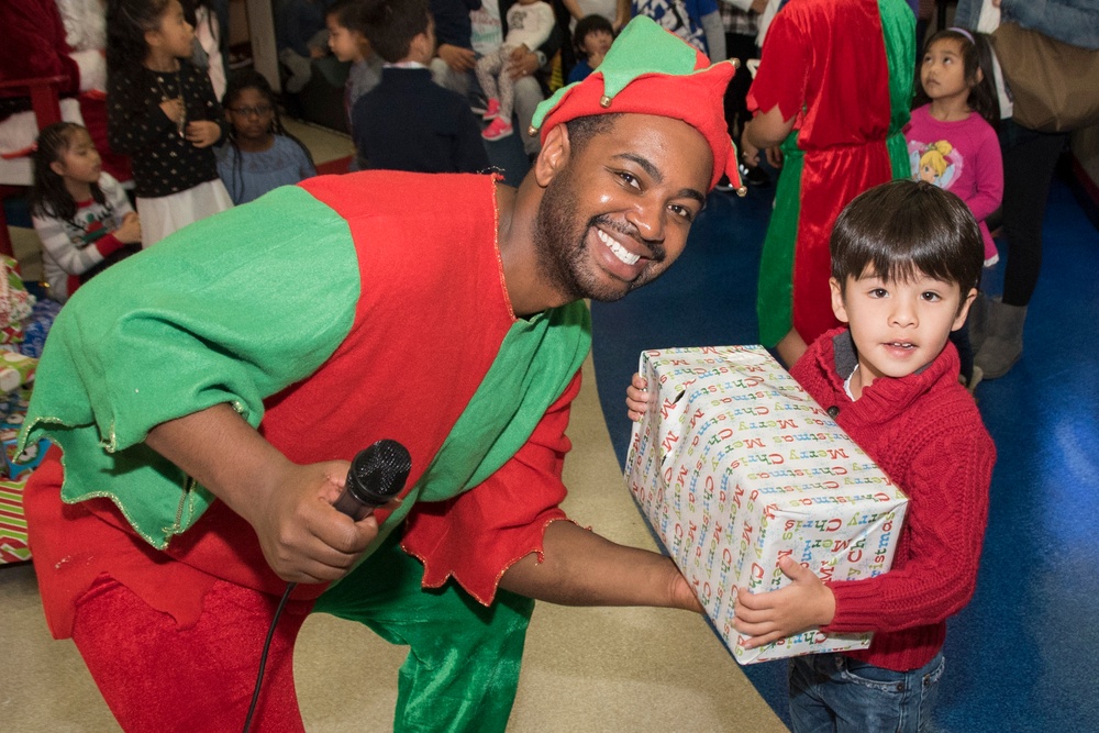 USS Bonhomme Richard (LHD 6) Children's Holiday Party 2017