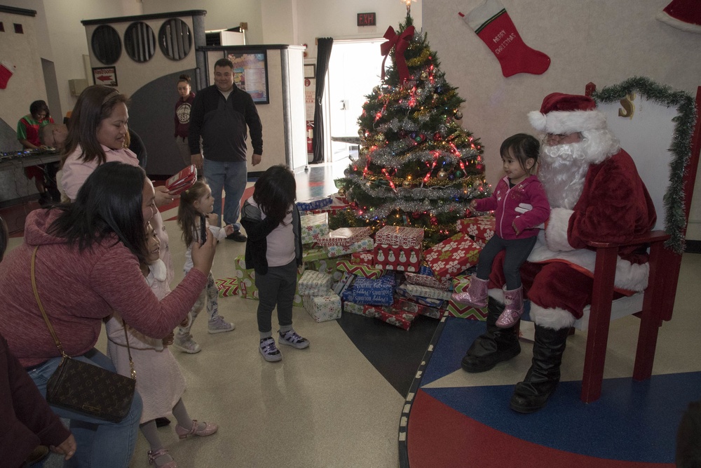 USS Bonhomme Richard (LHD 6) Children's Holiday Party 2017