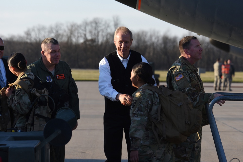 Illinois Governor welcomes returning troops