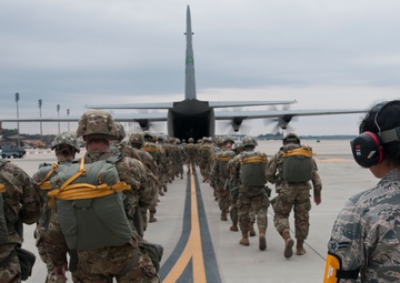 U.S., Canadian jumpmasters partner for airborne operation