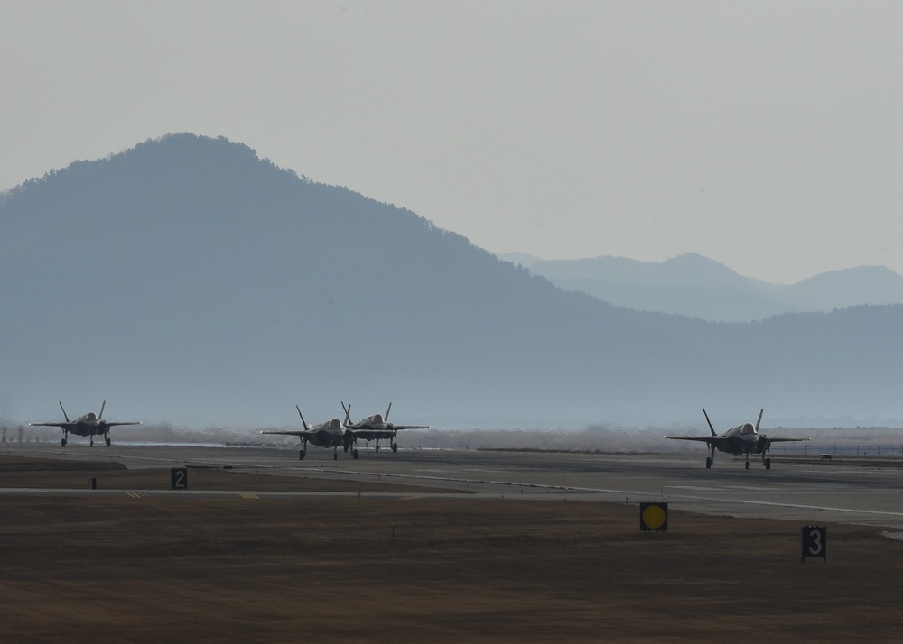 Kunsan F-16s, Hill F-35s conduct large-force sortie generation