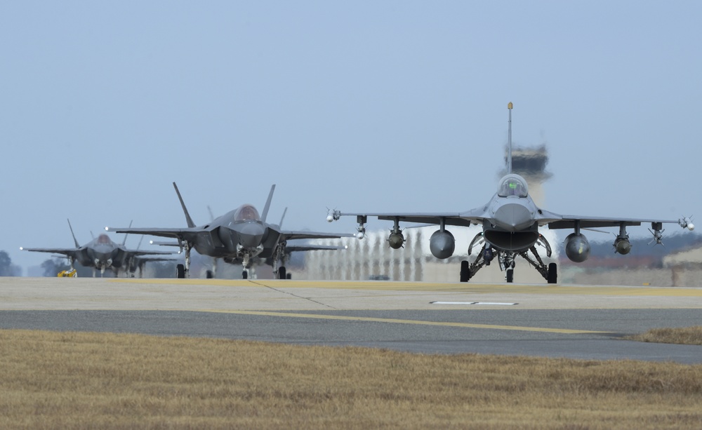 Kunsan F-16s, Hill F-35s conduct large-force sortie generation
