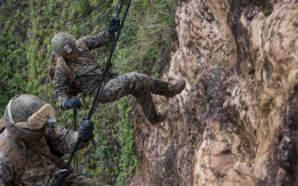 Hawaii, East Coast, West Coast Marines participate in 3rd Marine Division Annual Squad Competition